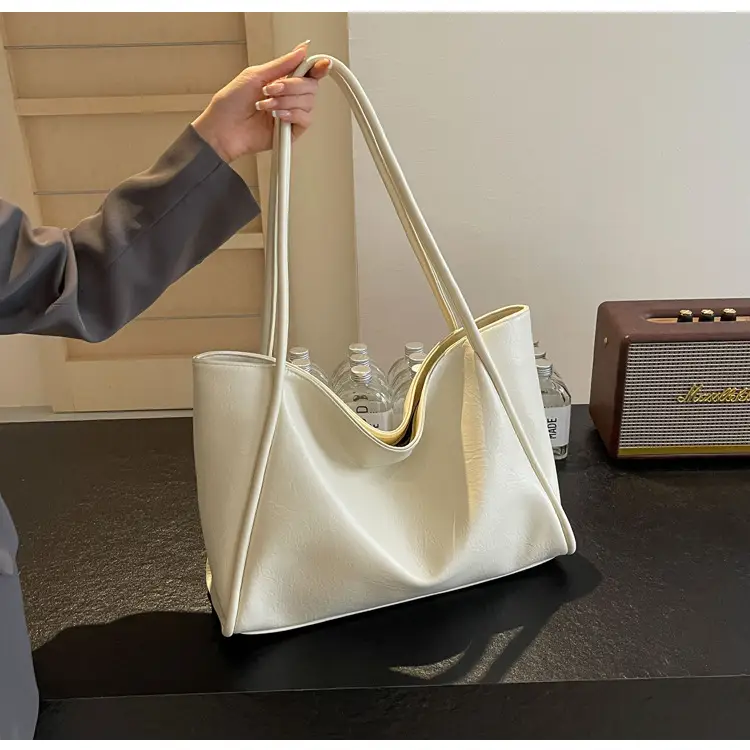 Black Leather Tote Bag for Women Summer 2024 — feature 21