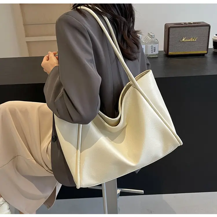 Black Leather Tote Bag for Women Summer 2024 — feature 24
