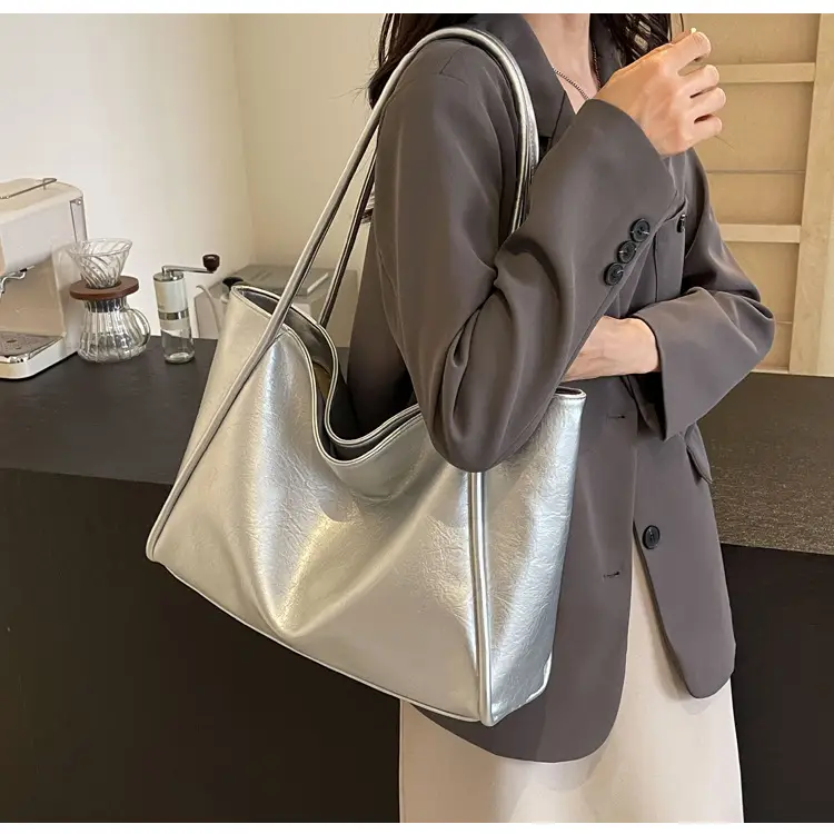 Black Leather Tote Bag for Women Summer 2024 — feature 27