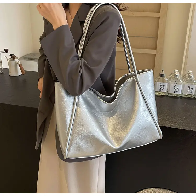 Black Leather Tote Bag for Women Summer 2024 — feature 28