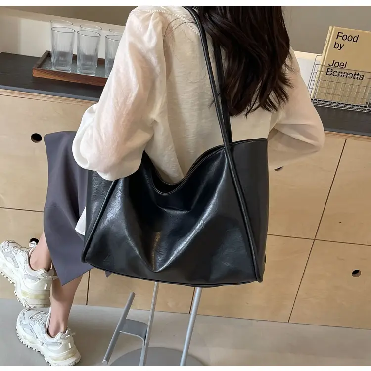 Black Leather Tote Bag for Women Summer 2024 — feature 32
