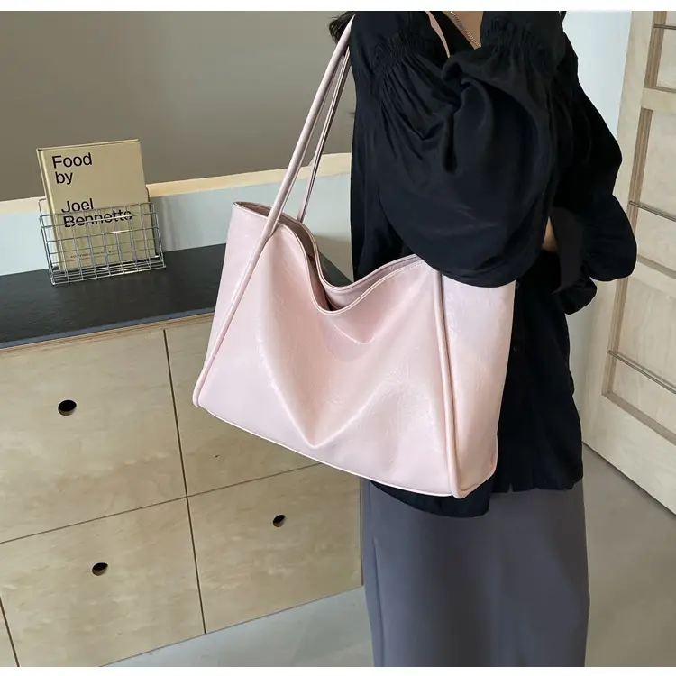 Black Leather Tote Bag for Women Summer 2024 — feature 34