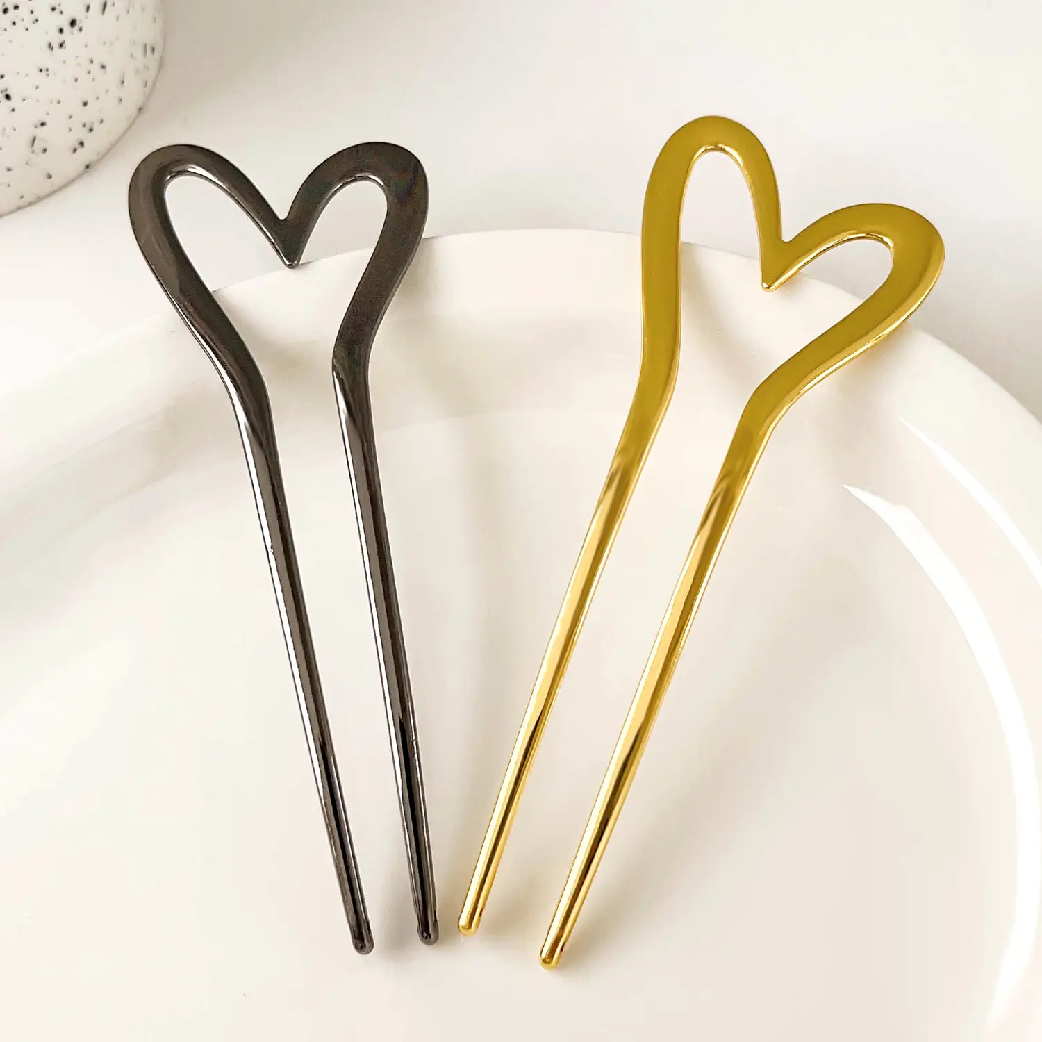 2024 Love U-Shaped Hair Fixers Metal Gold Black — feature 7