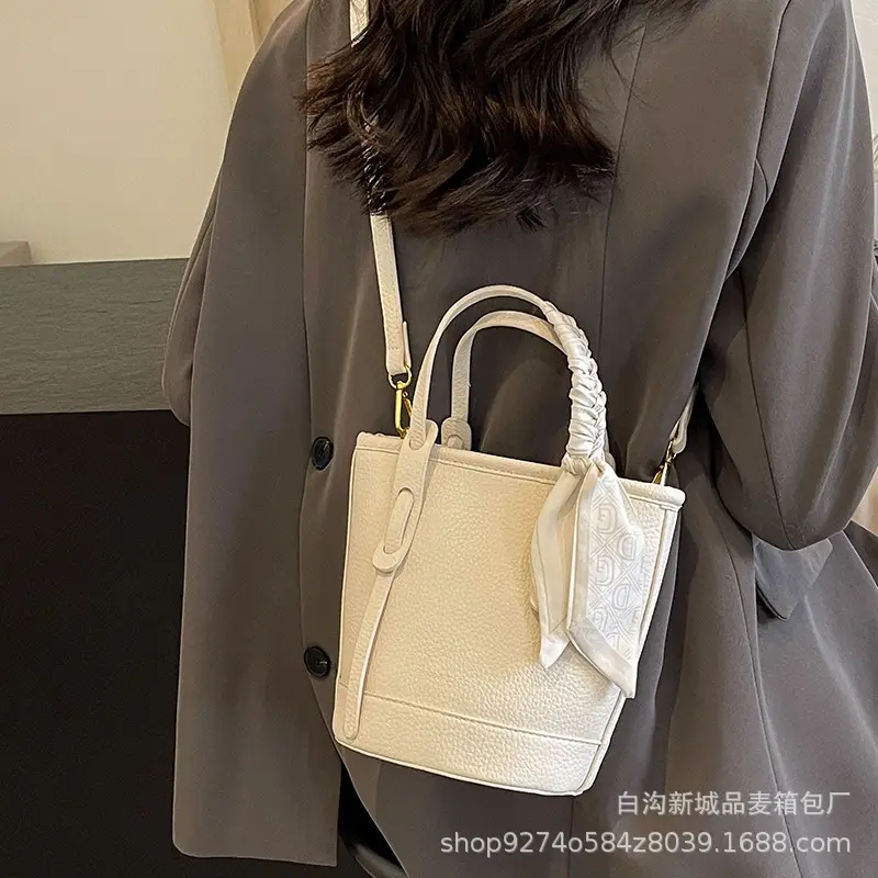 Elegant Black French Leather Shoulder Bag for Women - Image 9