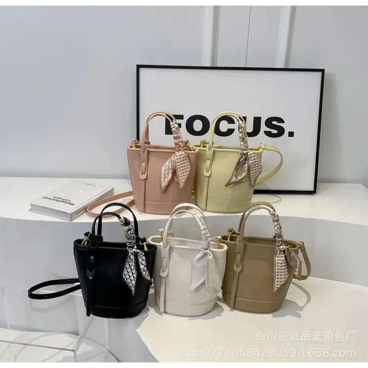 Elegant Black French Leather Shoulder Bag for Women — feature 15