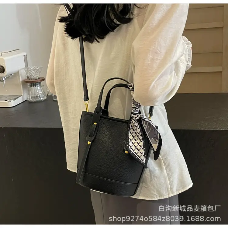Elegant Black French Leather Shoulder Bag for Women — feature 16