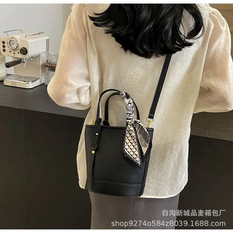 Elegant Black French Leather Shoulder Bag for Women — feature 17