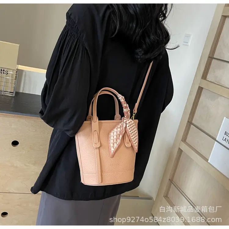 Elegant Black French Leather Shoulder Bag for Women — feature 19
