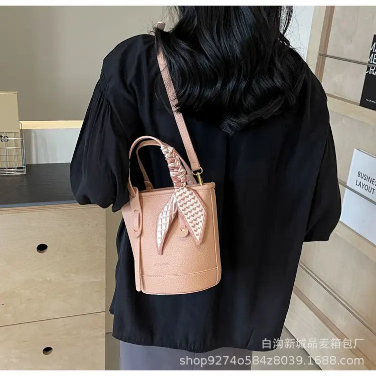 Elegant Black French Leather Shoulder Bag for Women — feature 20