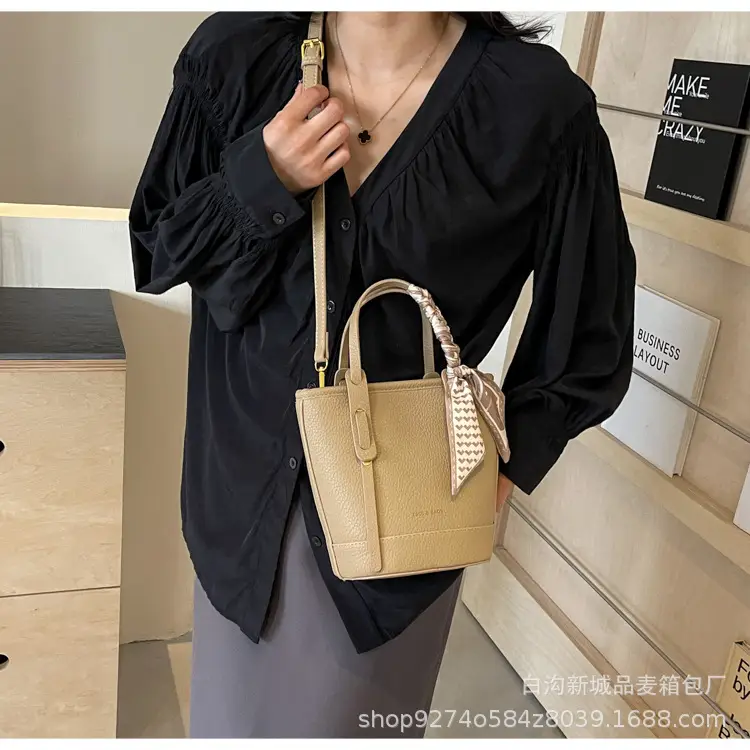 Elegant Black French Leather Shoulder Bag for Women — feature 21