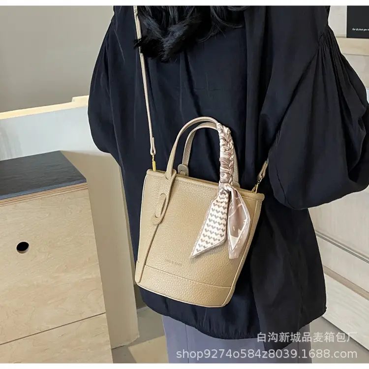 Elegant Black French Leather Shoulder Bag for Women — feature 22