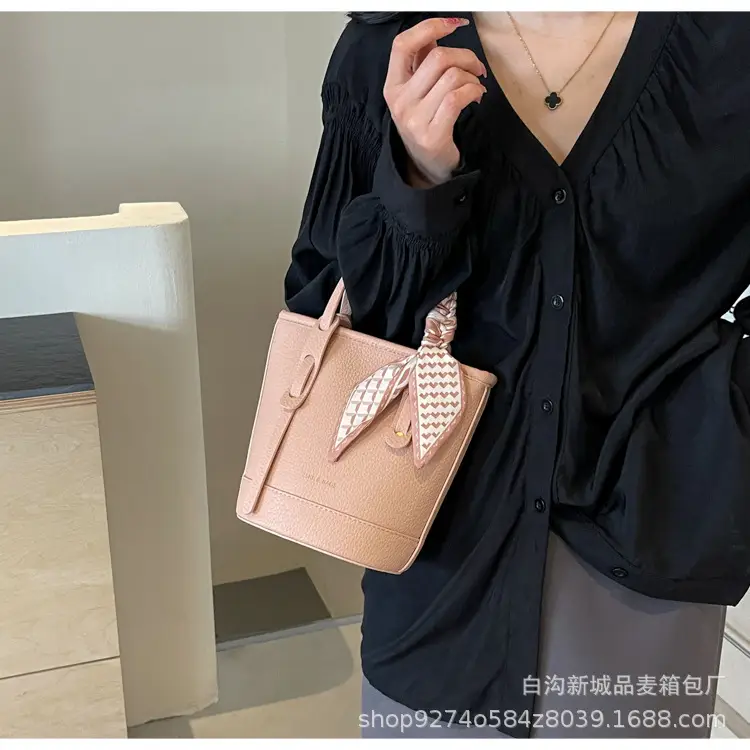 Elegant Black French Leather Shoulder Bag for Women — feature 25
