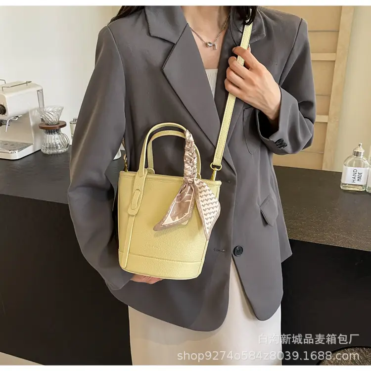 Elegant Black French Leather Shoulder Bag for Women — feature 27