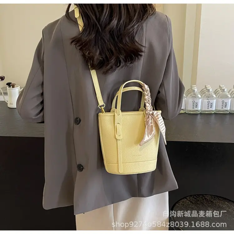 Elegant Black French Leather Shoulder Bag for Women — feature 28