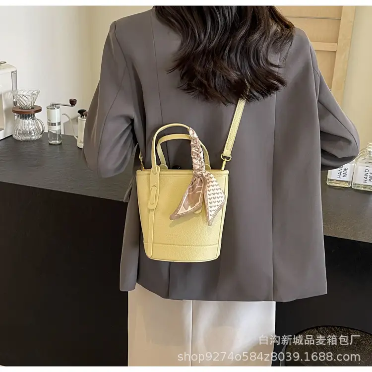 Elegant Black French Leather Shoulder Bag for Women — feature 29