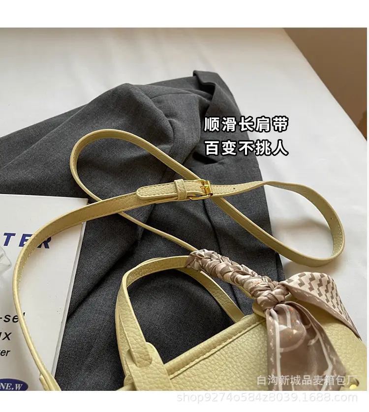 Elegant Black French Leather Shoulder Bag for Women — feature 3