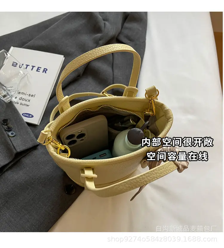 Elegant Black French Leather Shoulder Bag for Women — feature 8