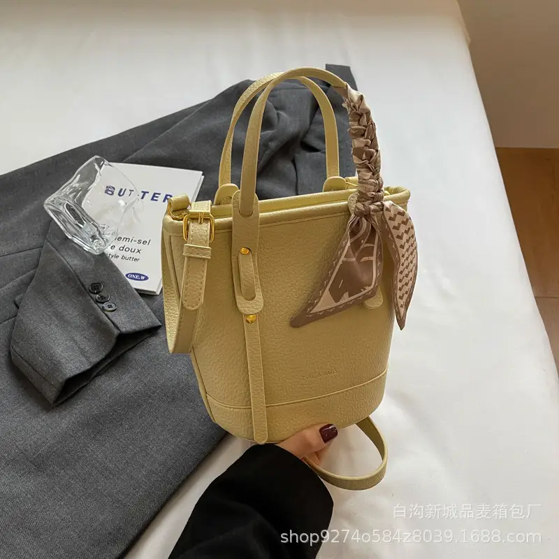 Elegant Black French Leather Shoulder Bag for Women - Image 3