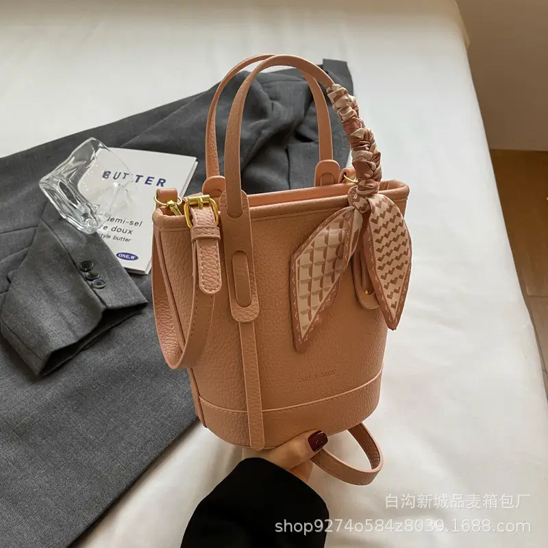 Elegant Black French Leather Shoulder Bag for Women - Image 4