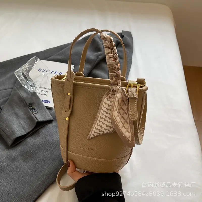 Elegant Black French Leather Shoulder Bag for Women - Image 5