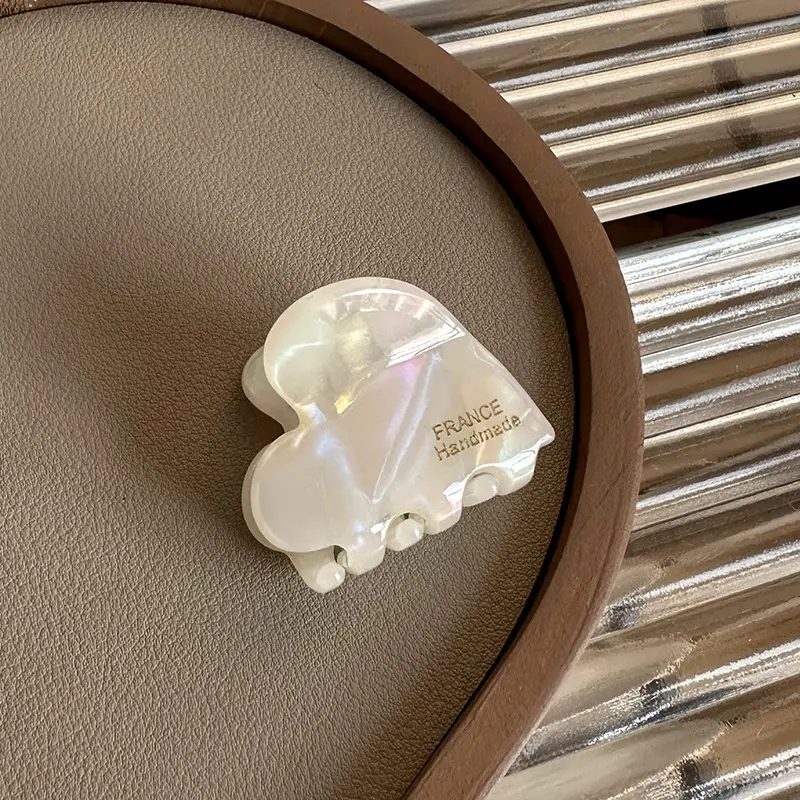 Elegant Acetate Hairpin Clip with Shark Design - Image 2