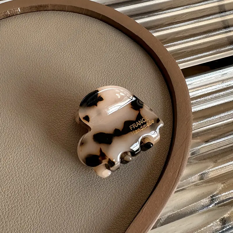 Elegant Acetate Hairpin Clip with Shark Design - Image 7
