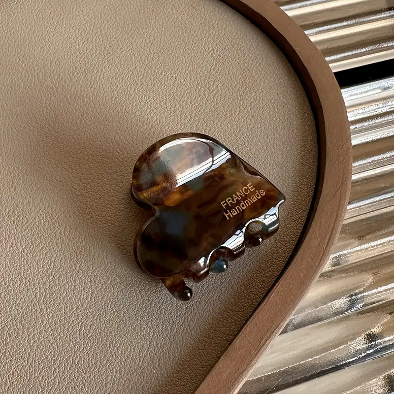 Elegant Acetate Hairpin Clip with Shark Design - Image 9