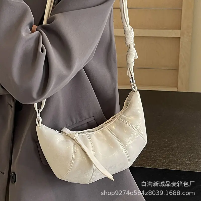 Black French Niche Shoulder Crossbody Bag for Women - Image 9