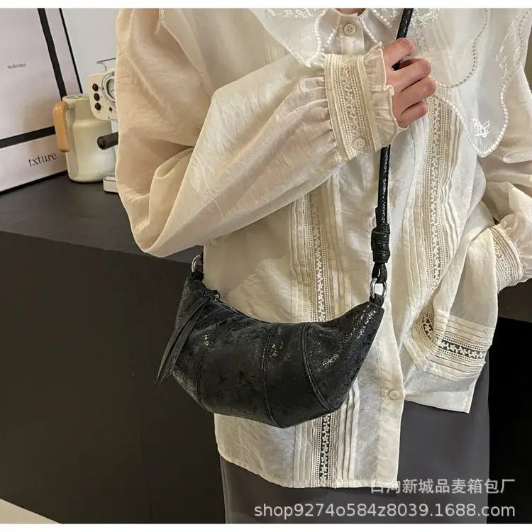 Black French Niche Shoulder Crossbody Bag for Women — feature 18