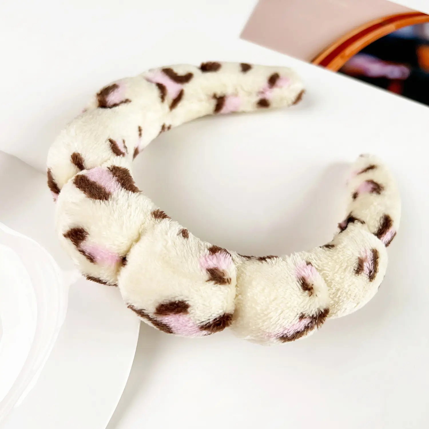 Black Flannel Twist Headband for Women 18x16cm — feature 23