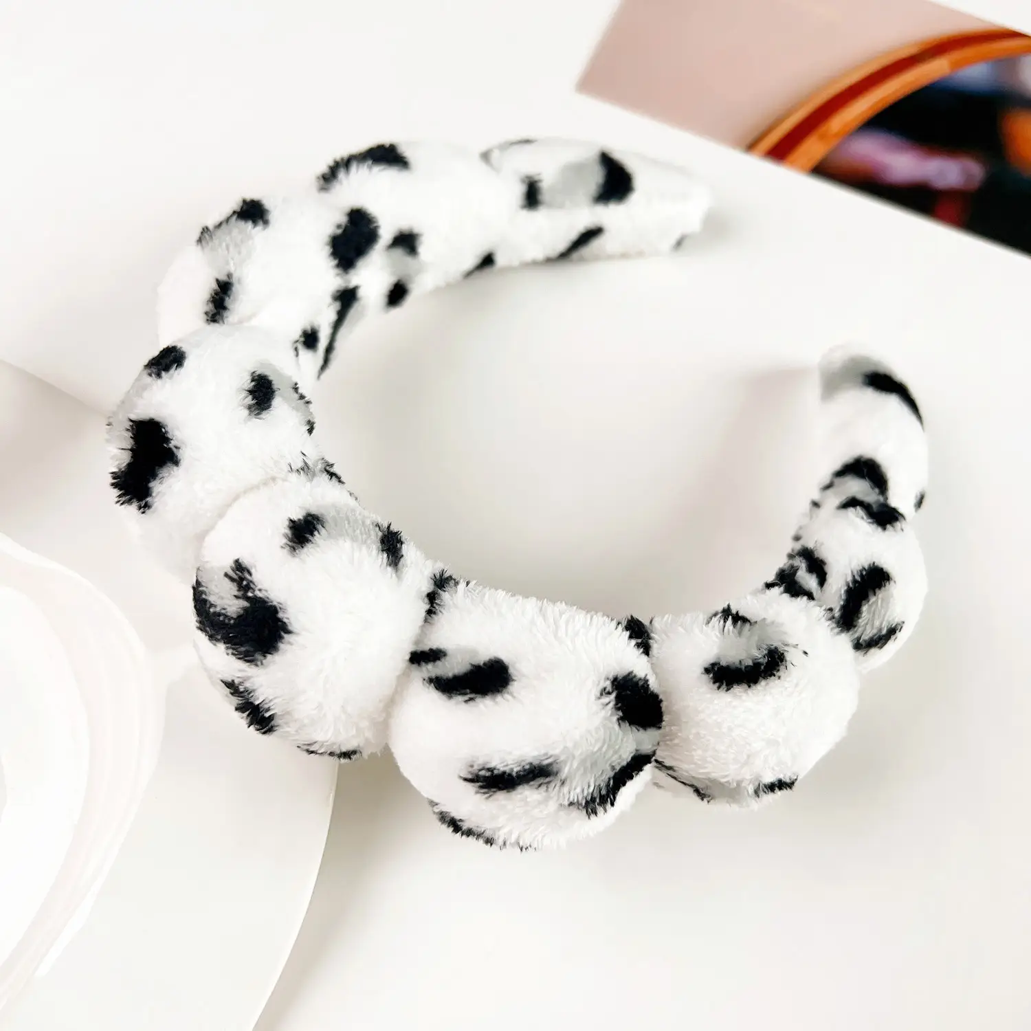 Black Flannel Twist Headband for Women 18x16cm — feature 24