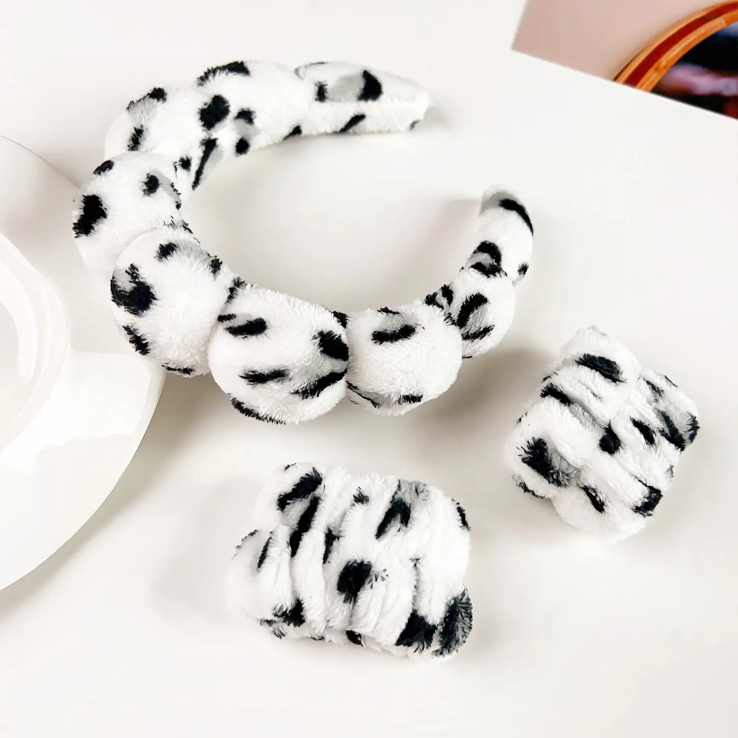 Black Flannel Twist Headband for Women 18x16cm — feature 31