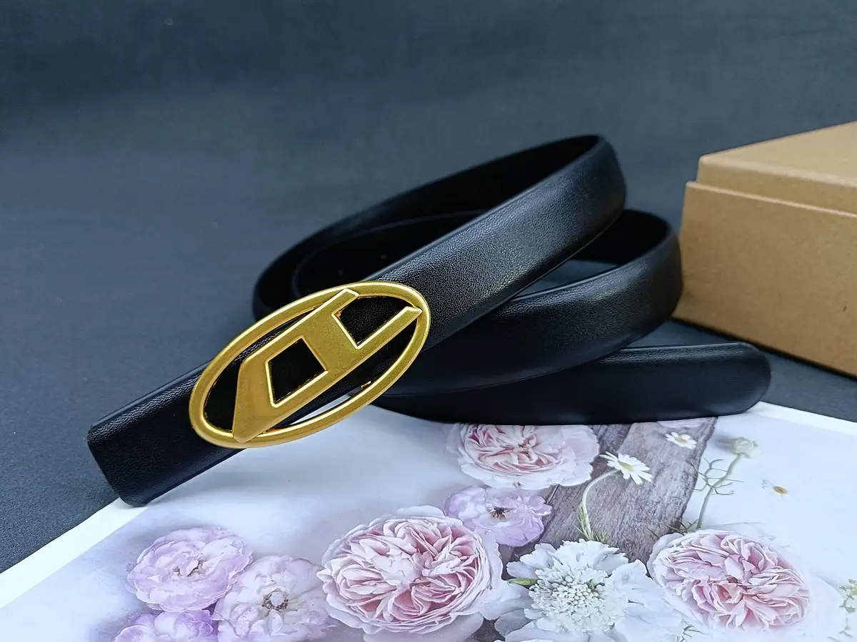 White Leather Belt with Logo Buckle for Women — feature 35