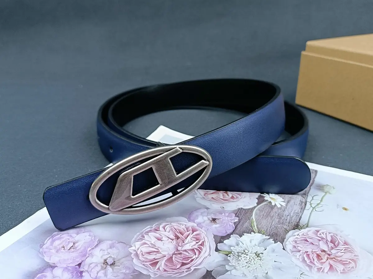 White Leather Belt with Logo Buckle for Women — feature 38
