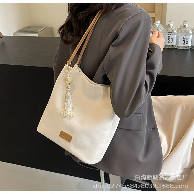 Black Velvet Underarm Bag for Women 2026 — feature 15