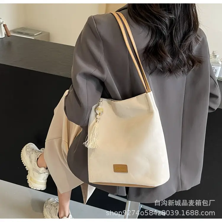 Black Velvet Underarm Bag for Women 2026 — feature 16