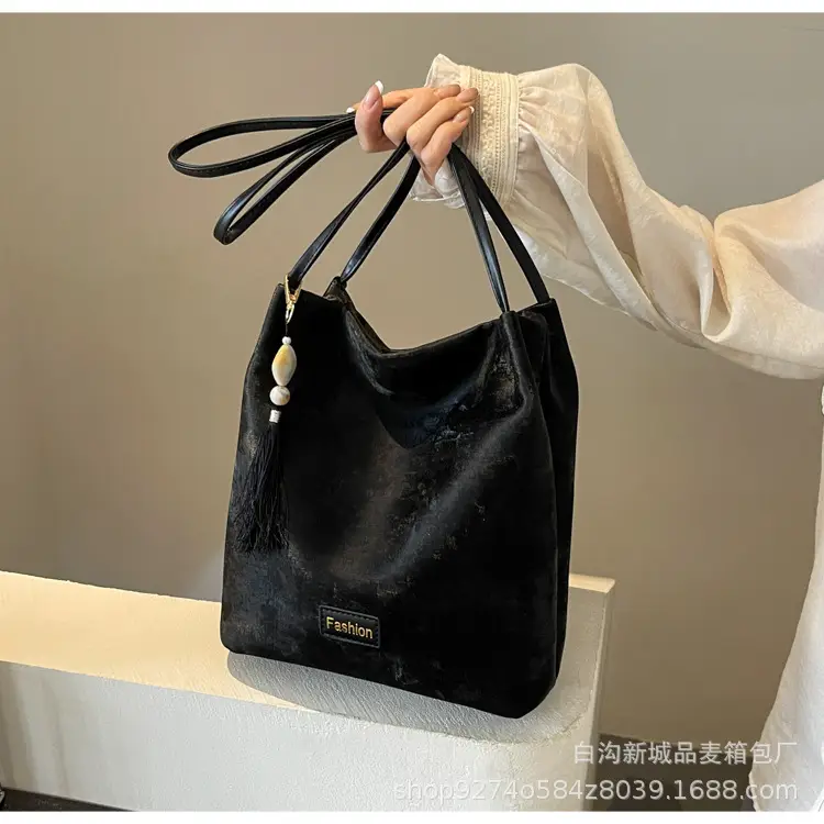 Black Velvet Underarm Bag for Women 2026 — feature 17