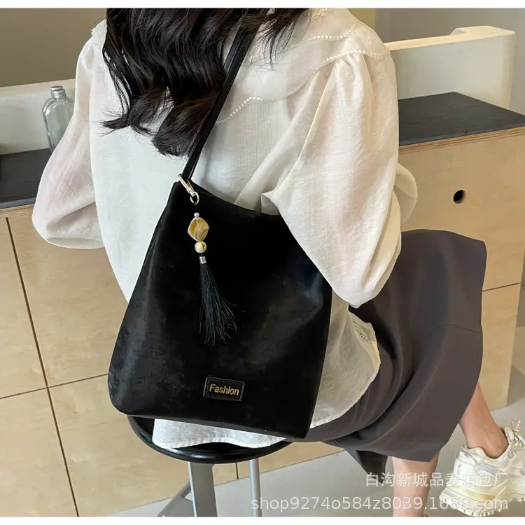 Black Velvet Underarm Bag for Women 2026 — feature 19