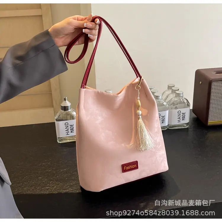 Black Velvet Underarm Bag for Women 2026 — feature 26