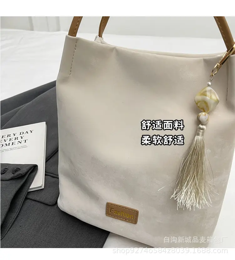Black Velvet Underarm Bag for Women 2026 — feature 5