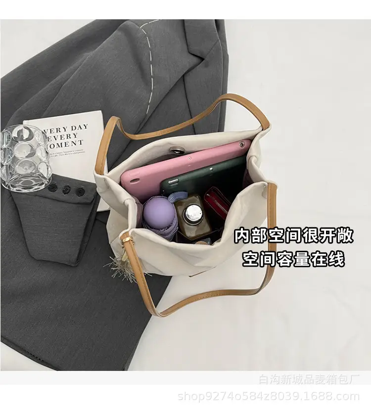 Black Velvet Underarm Bag for Women 2026 — feature 7