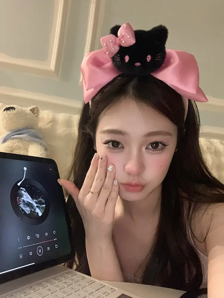 KT Bow Headband Women Cute Cartoon Hair Stamp 2024 — feature 1