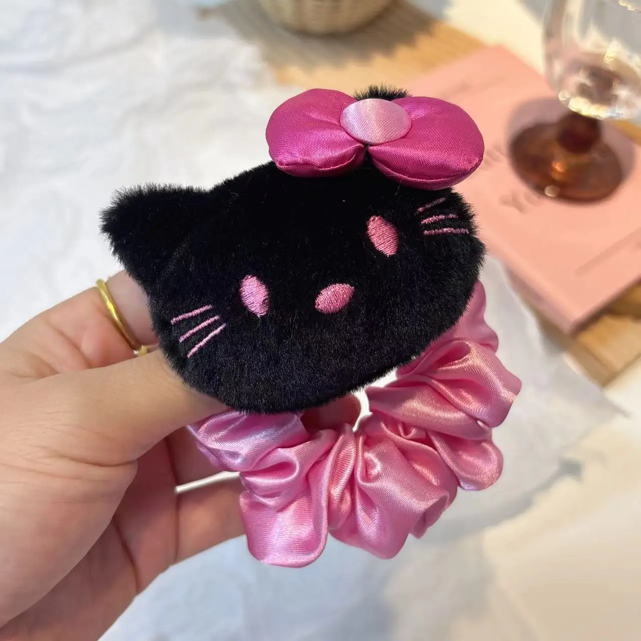 Rose bow-black KT hair ring
