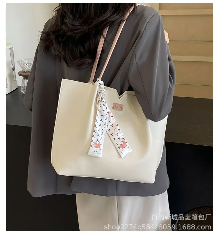 Women's Cross-Border Tote Bag Beige Gold Handle 2026 — feature 1