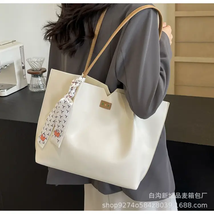 Women's Cross-Border Tote Bag Beige Gold Handle 2026 — feature 16