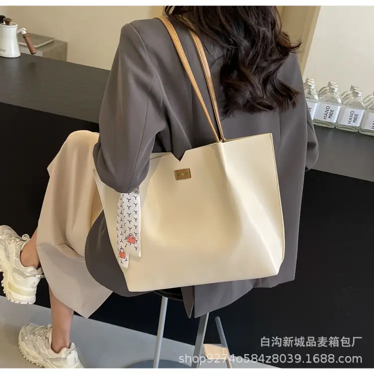 Women's Cross-Border Tote Bag Beige Gold Handle 2026 — feature 17