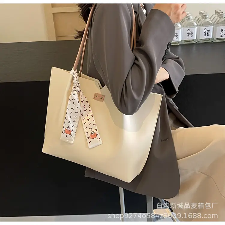 Women's Cross-Border Tote Bag Beige Gold Handle 2026 — feature 18