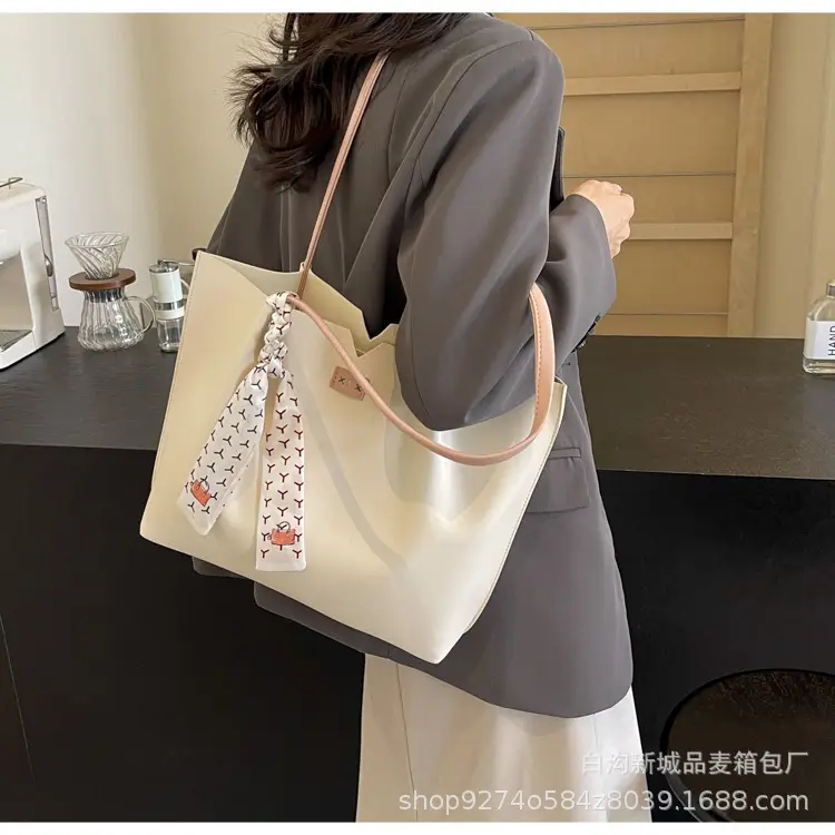 Women's Cross-Border Tote Bag Beige Gold Handle 2026 — feature 19