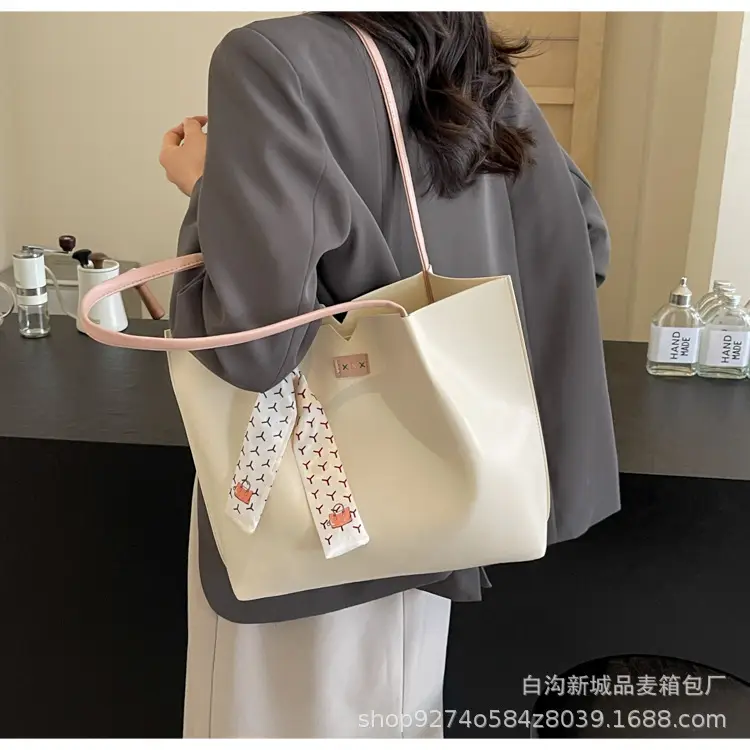 Women's Cross-Border Tote Bag Beige Gold Handle 2026 — feature 21