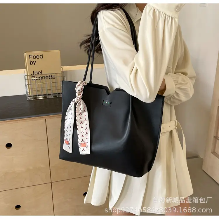 Women's Cross-Border Tote Bag Beige Gold Handle 2026 — feature 26